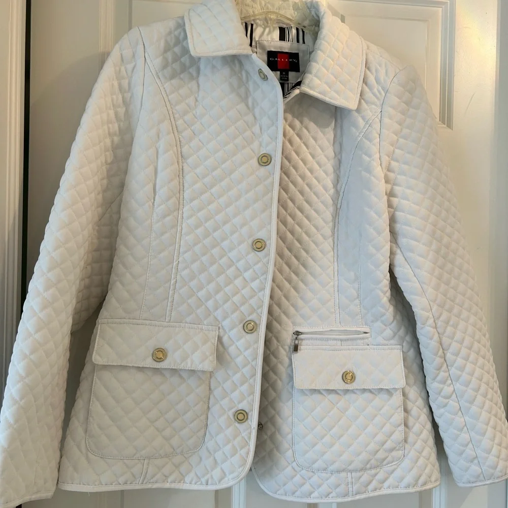 STAY WARM & COZY Women's Quilted White Jacket - Picture 11 of 12